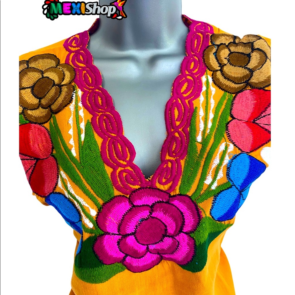 🌸 🌺 NEW EMBROIDERED MEXICAN BLOUSE 👚 - Picture 2 of 3